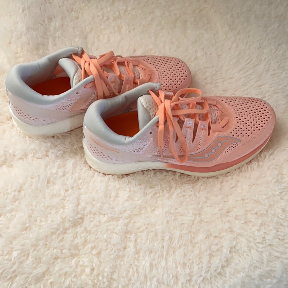 Saucony Freedom ISO2 size 7.5 peach